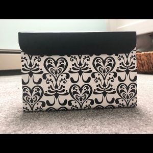 Expanding photo holder